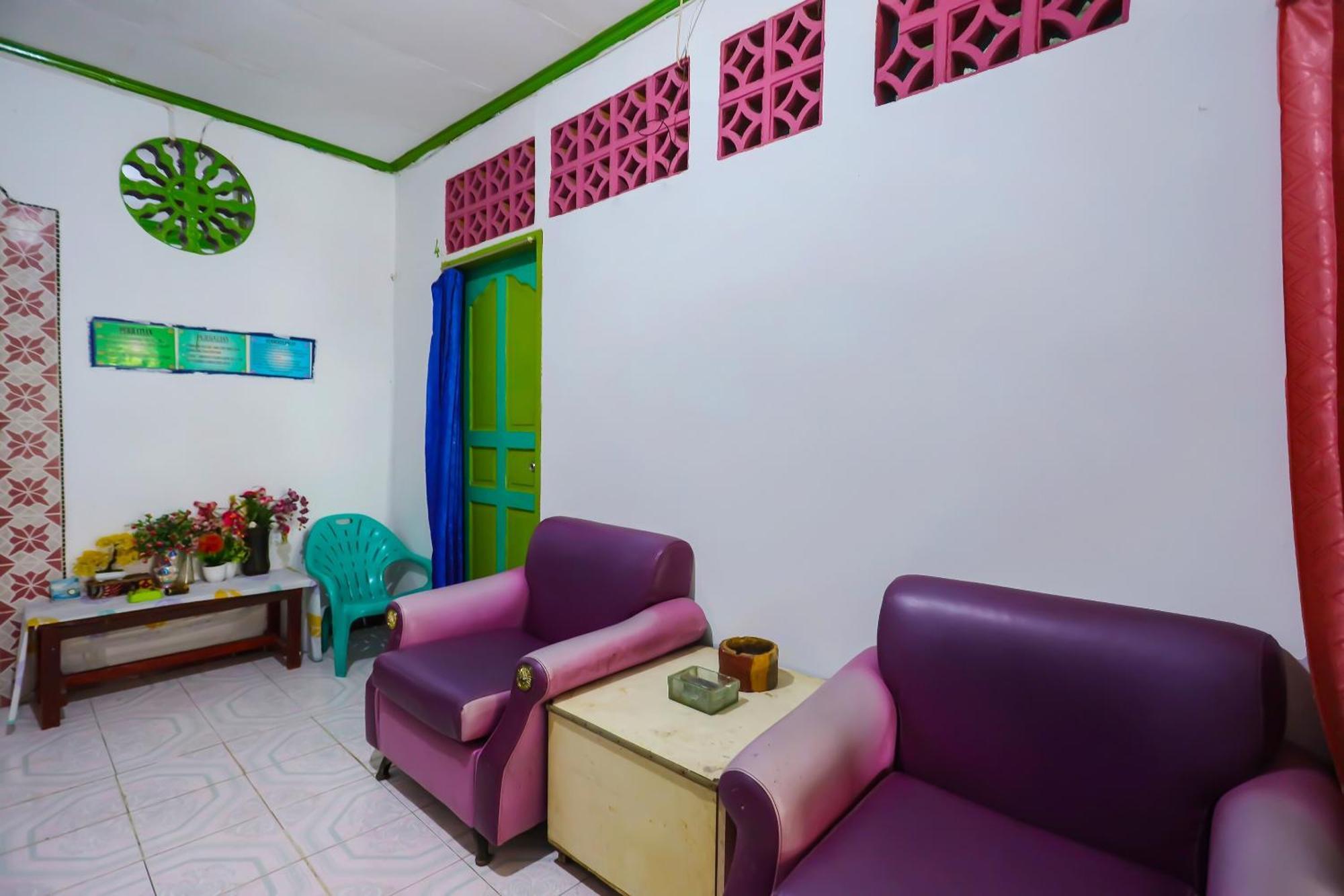 Spot On 92115 Bude Sri Hotel 2*